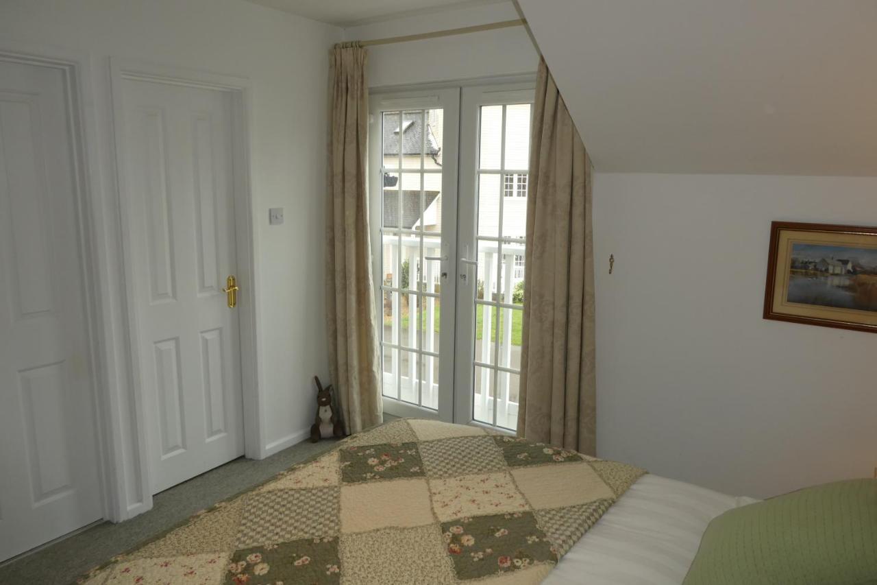 Liming Lodge - Lakeside Home In The Cotswolds South Cerney Eksteriør bilde