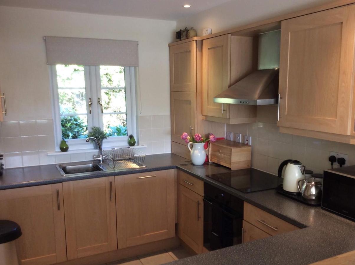 Liming Lodge - Lakeside Home In The Cotswolds South Cerney Eksteriør bilde
