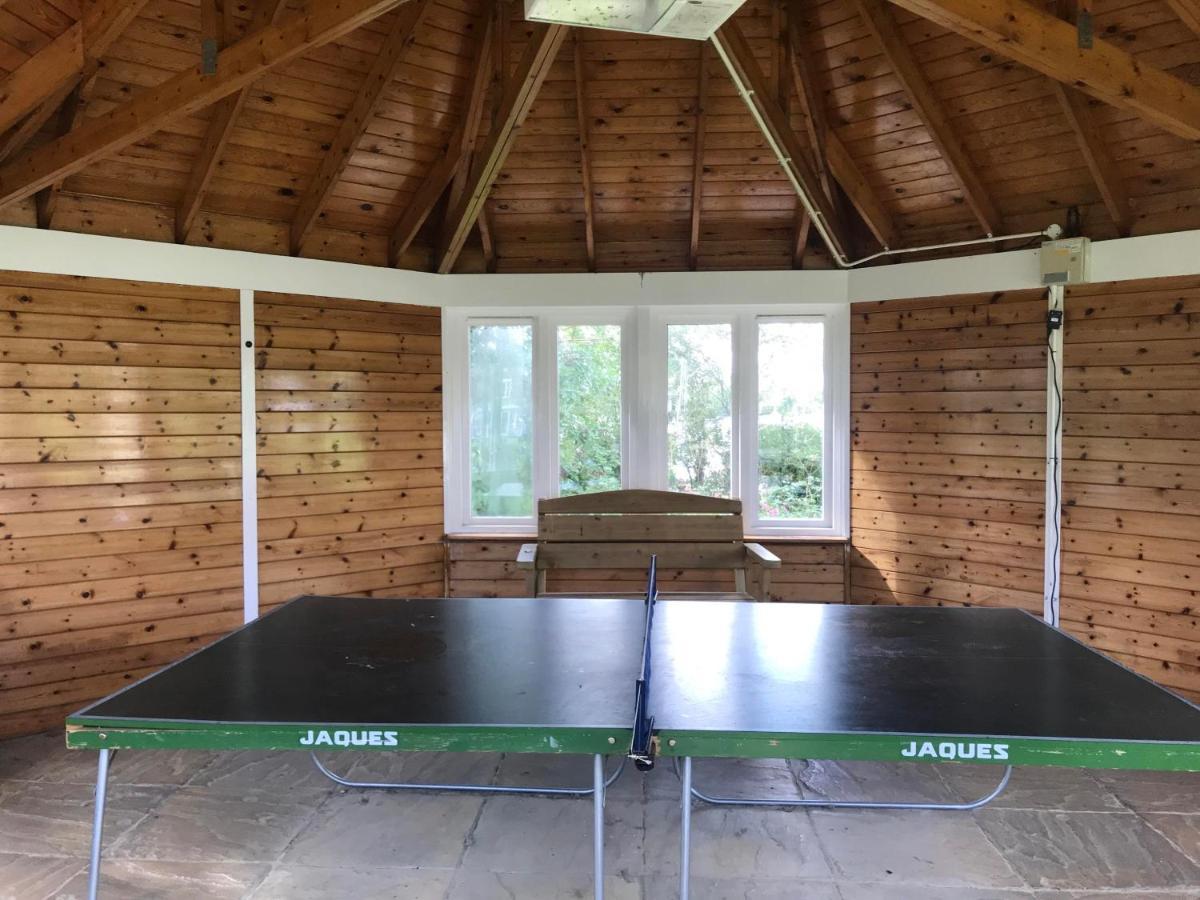 Liming Lodge - Lakeside Home In The Cotswolds South Cerney Eksteriør bilde