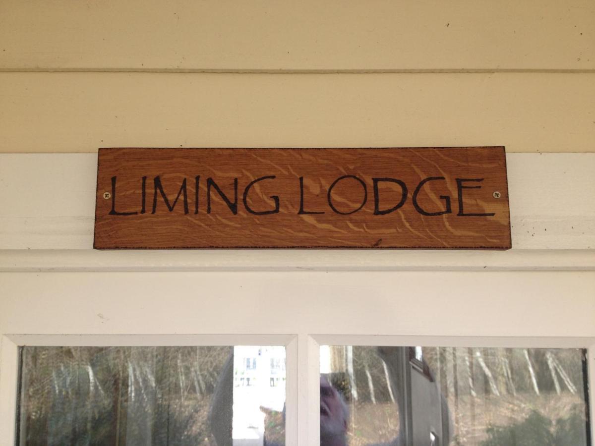 Liming Lodge - Lakeside Home In The Cotswolds South Cerney Eksteriør bilde